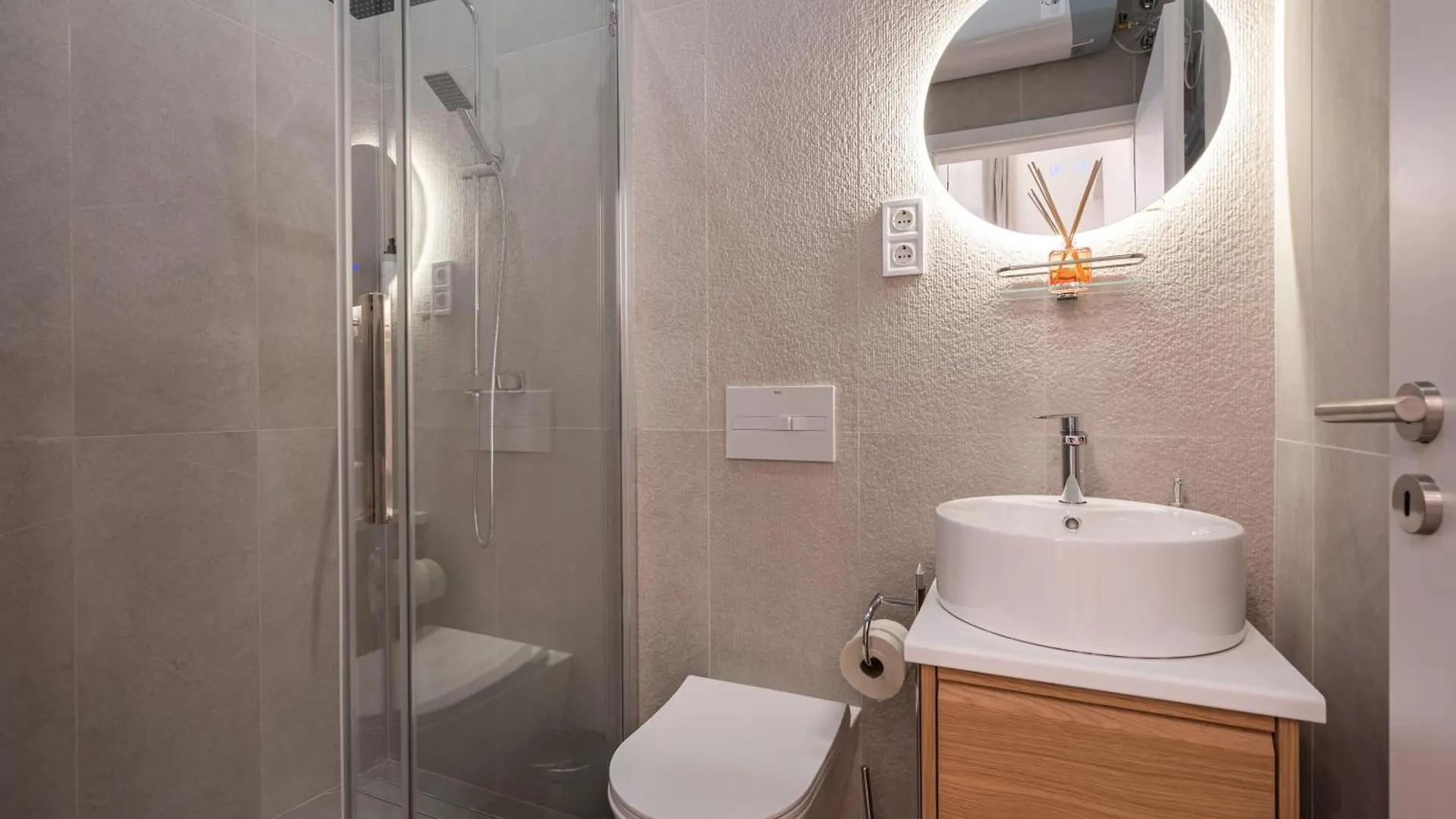 Apartment D20 - Gozsdu Garden Residence - Best Location By Bqa Budapest Hungary